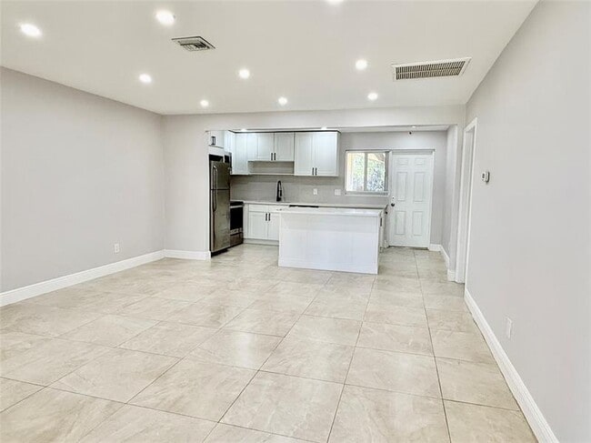 Foto del edificio - 2210 NE 54th St