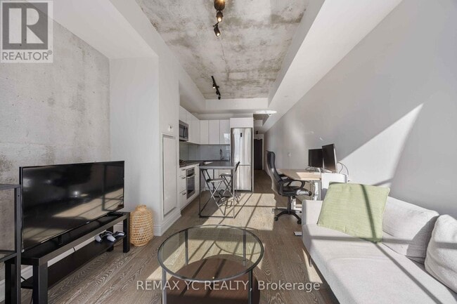 Building Photo - 608 Richmond St W