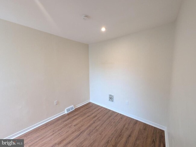 Building Photo - 5609 Walton Ave