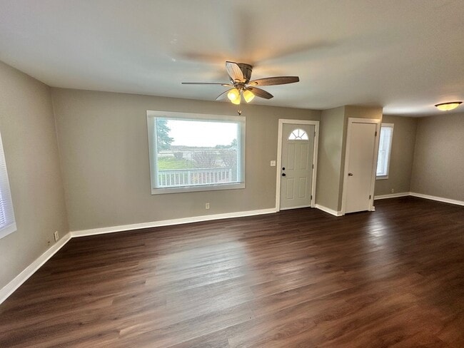 Foto del edificio - 11408 Il Route 120