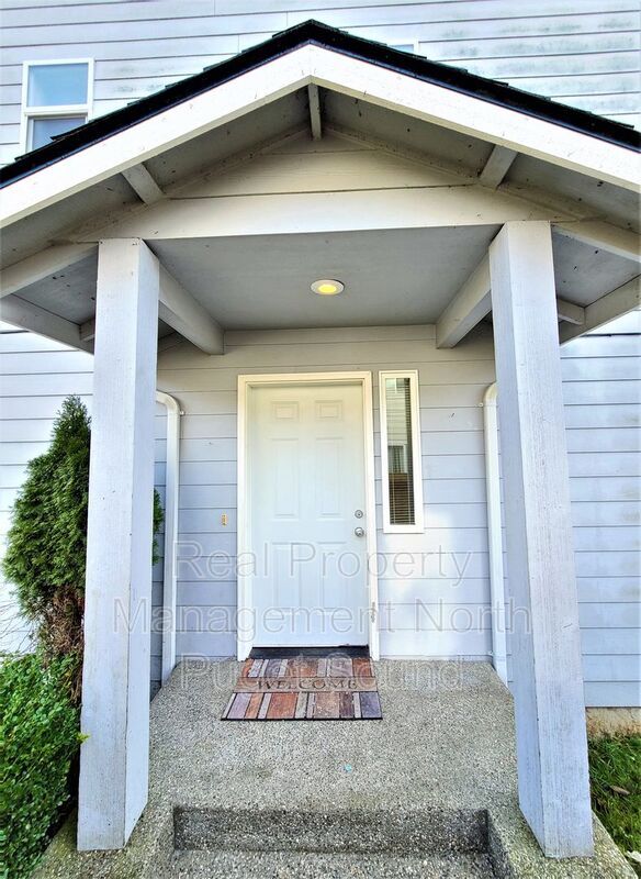 18814 Iris Ct Unit B, Arlington, WA 98223 Condo for Rent in Arlington