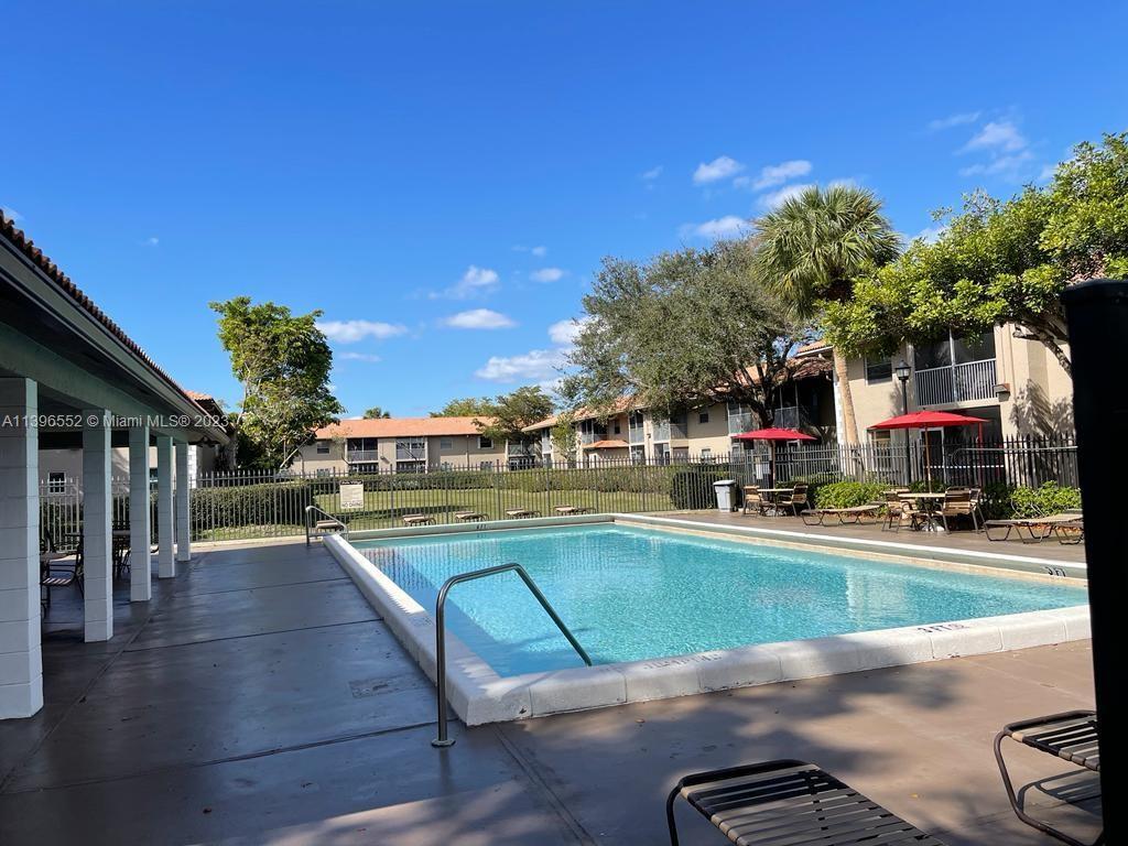 Primary Photo - 8750 Royal Palm Blvd