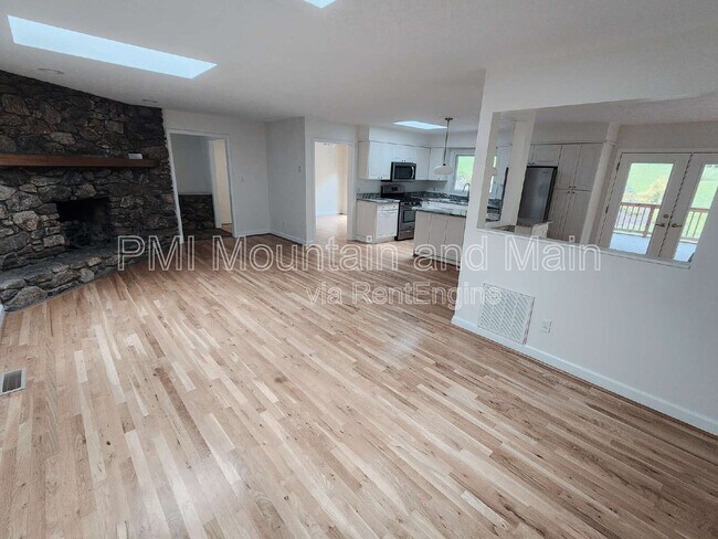 Foto del edificio - 53 Jump Cove Rd