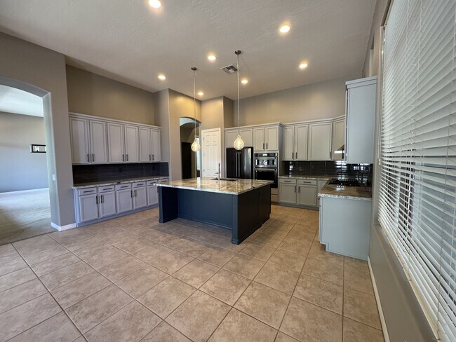 Foto del edificio - 3172 E Birchwood Pl