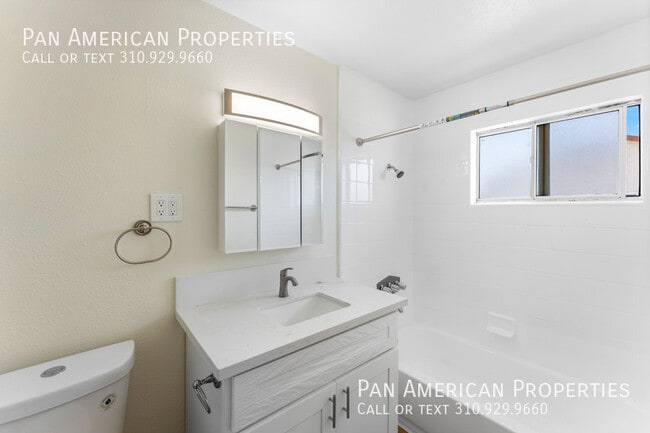 Foto del edificio - 4484 La Deney St