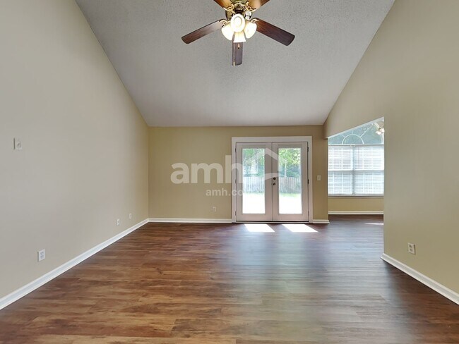 Foto del edificio - 15 Carlisle Ln