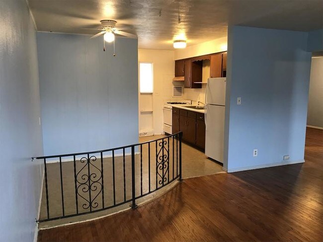 Building Photo - Duplex Unit in Peoria Heights