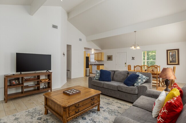 Building Photo - 1124 Comanche Cove Dr