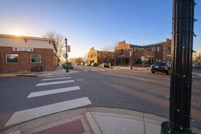 Building Photo - 146 6th St