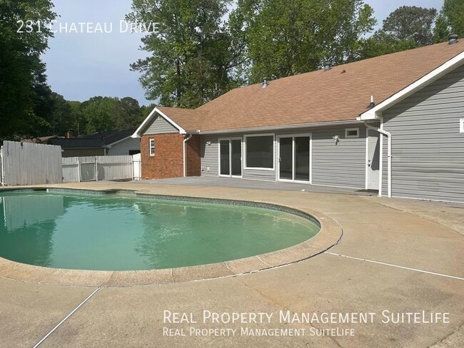 Building Photo - 231 Chateau Dr