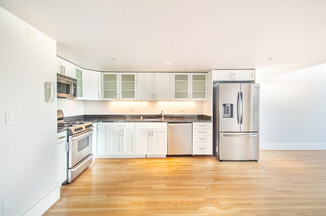 Building Photo - 520 6th St