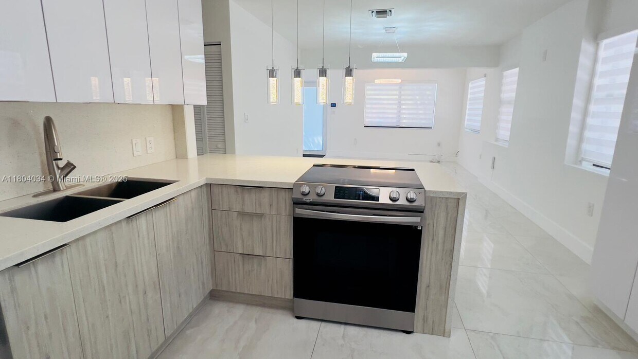 Foto principal - 841 S 24th Ave