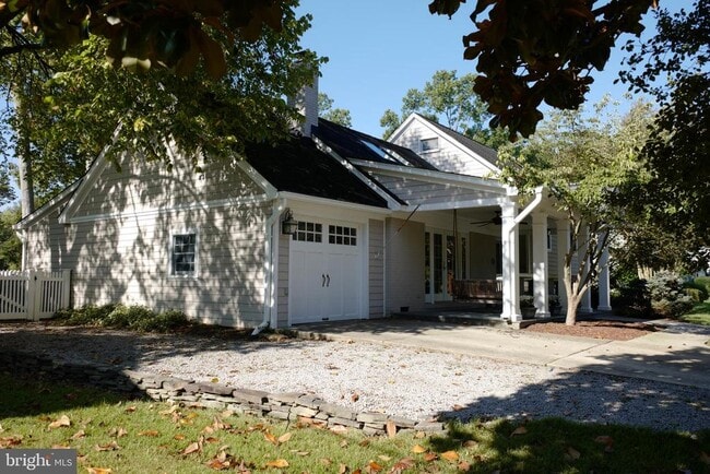 Building Photo - 1103 Neal Dr