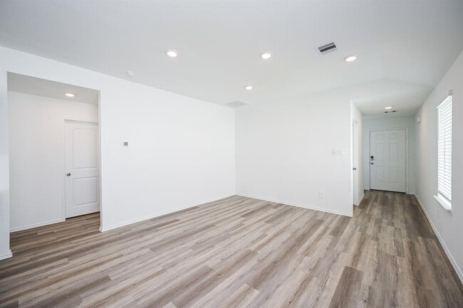 Building Photo - 1003 Ridgeland Ave