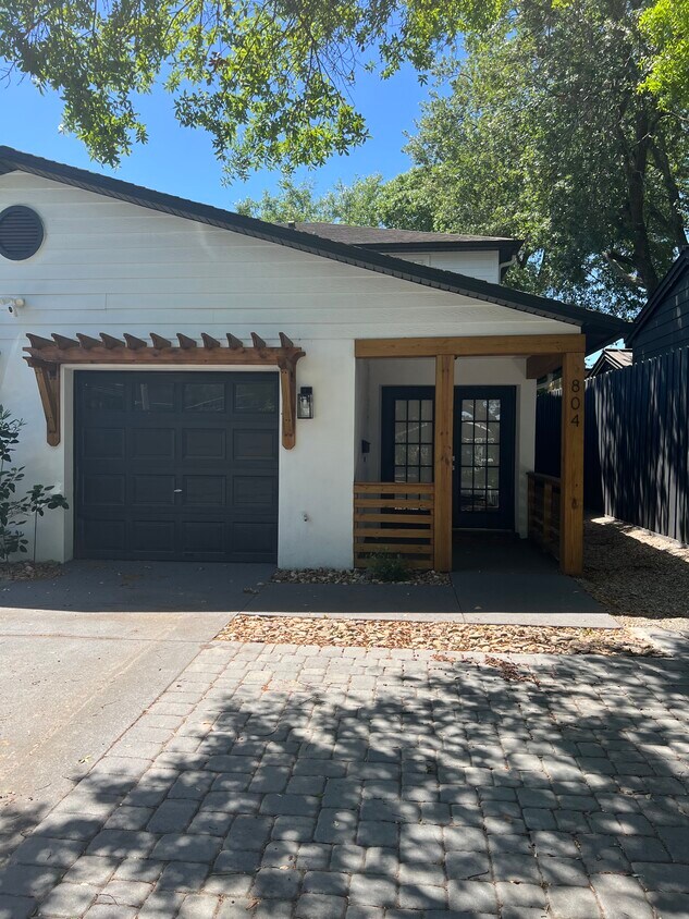 Foto principal - 804 E South St