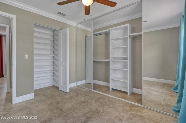 Building Photo - 4361 Silver Lake Dr