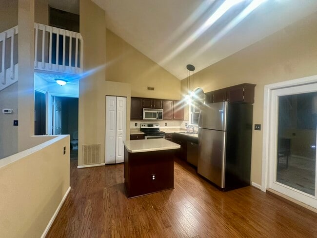 Building Photo - 1381 The Kings Ct