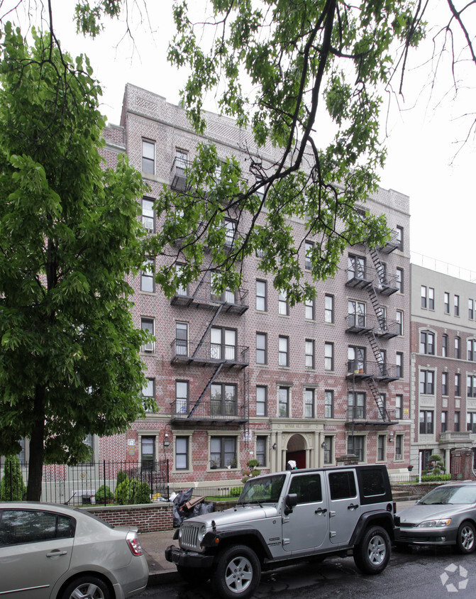 Building Photo - Nathan Hale Court