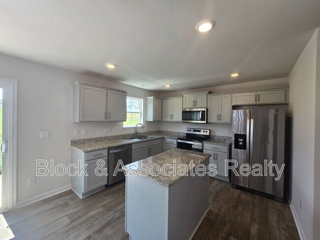 Building Photo - 310 Beresford Wy