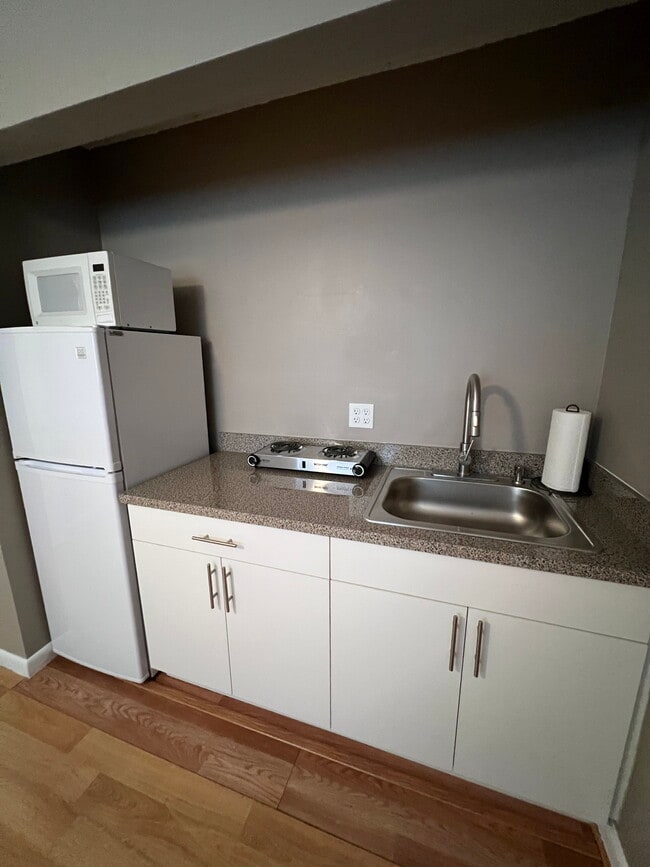 Ahora tiene un nuevo refrigerador de acero inoxidable. - 14931 SW 92nd Ter