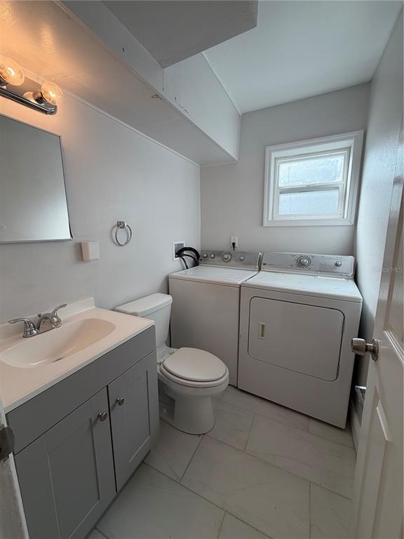 Building Photo - 320 W Howry Ave