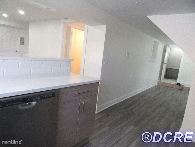 Foto del edificio - 5121 N Western Ave