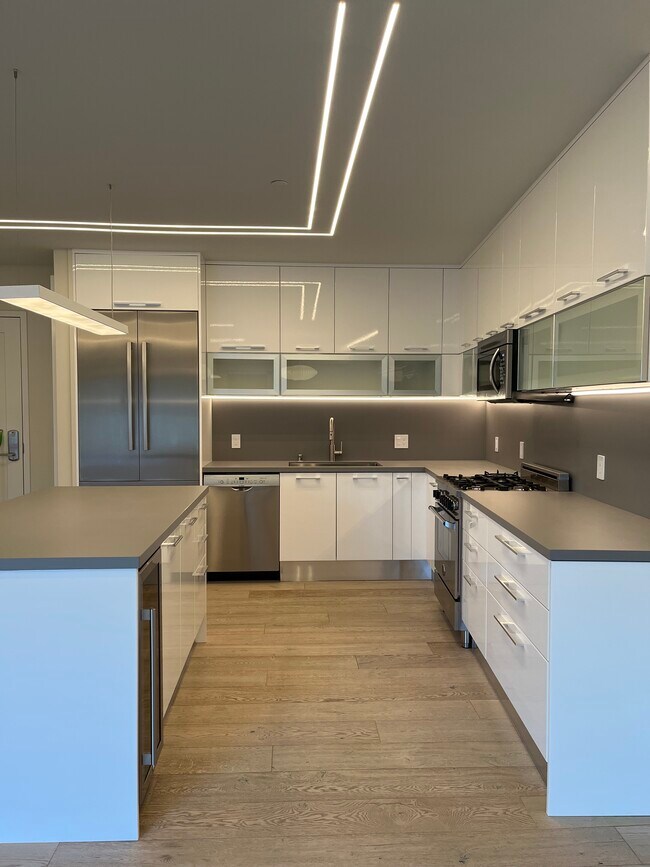 Building Photo - 1490 Ocean Ave