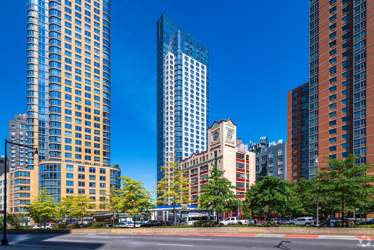 Oro Apartments in Brooklyn, NY