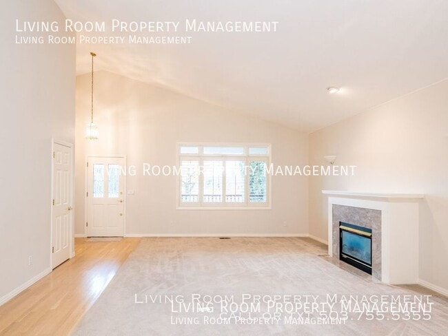 Building Photo - Charming Bungalow with Private Yard and AC!