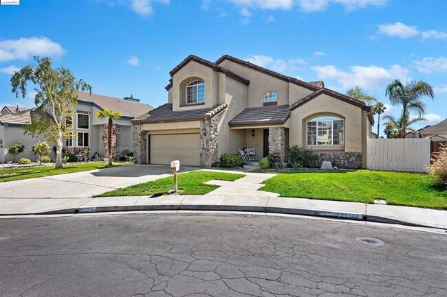 Foto del edificio - Gorgeous 3 Bed 2.5 Bath with SOLAR and POOL!