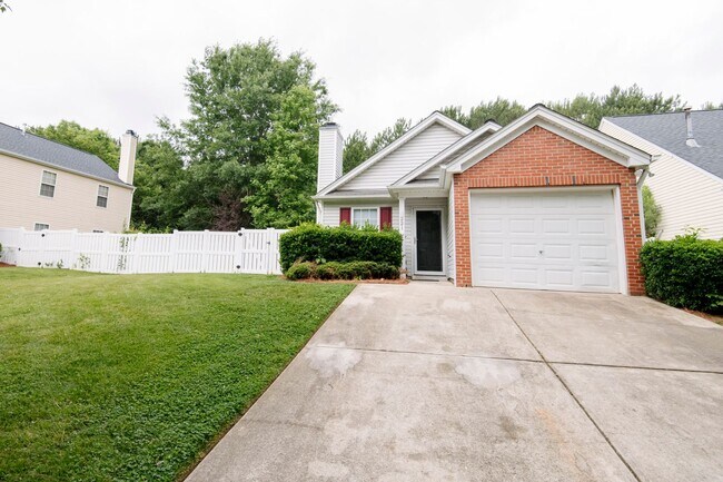 Foto del edificio - Cozy Ranch Living with Fenced Backyard in the Heart of Holly Springs!