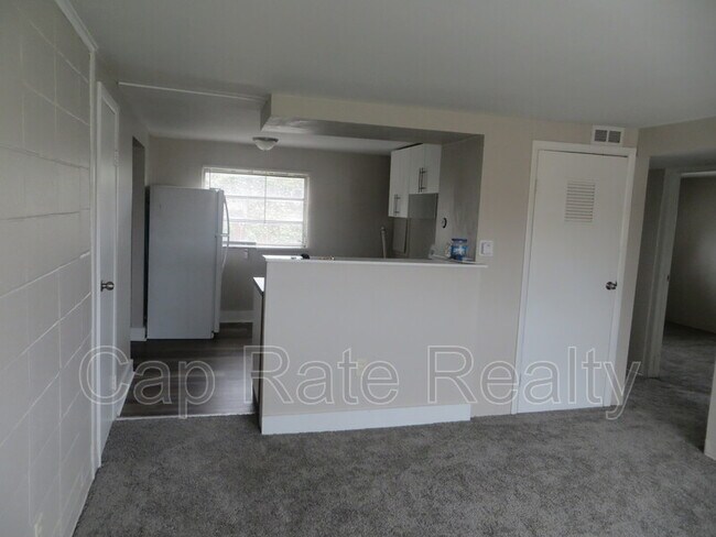 Building Photo - 3622 Cushing Dr