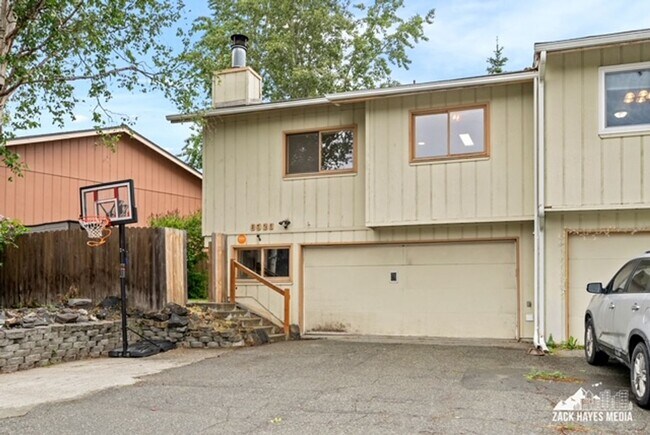 Foto del edificio - Stylish 3 Bedroom, 3 Bath Townhome in East...