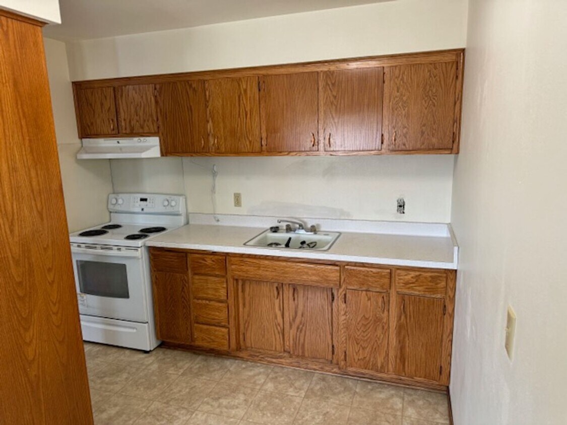 905 Oak Ave Unit 208, Tomah, WI 54660 Room for Rent in Tomah, WI