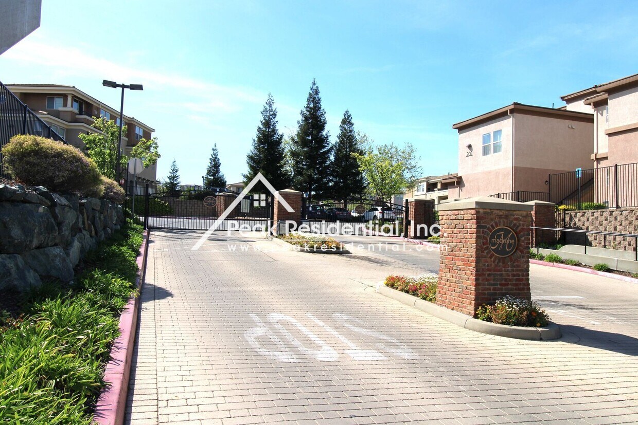 Foto principal - 2 br, 2 bath House - 300 Moon Circle #333