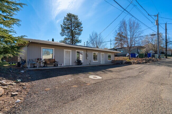 Foto del edificio - 408 w hillside ave