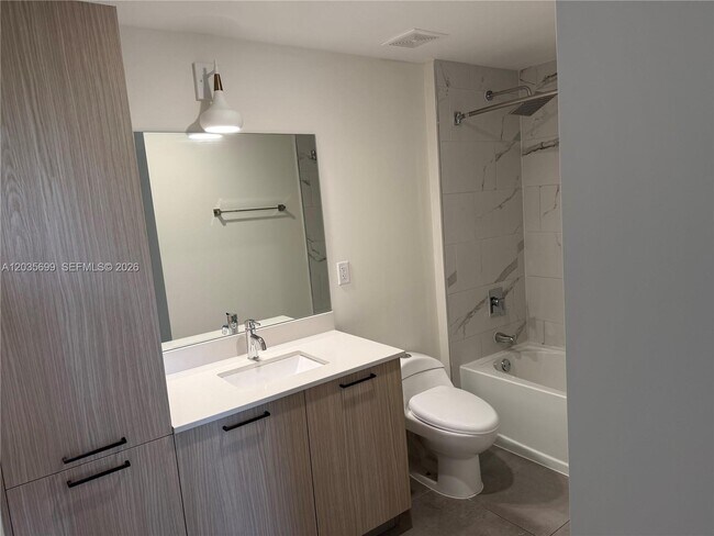 Foto del edificio - 16395 Biscayne Blvd