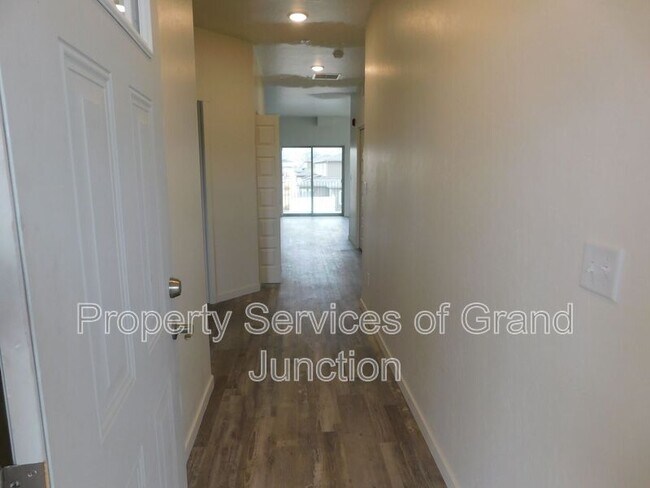 Foto del edificio - 658 Brookwillow Loop