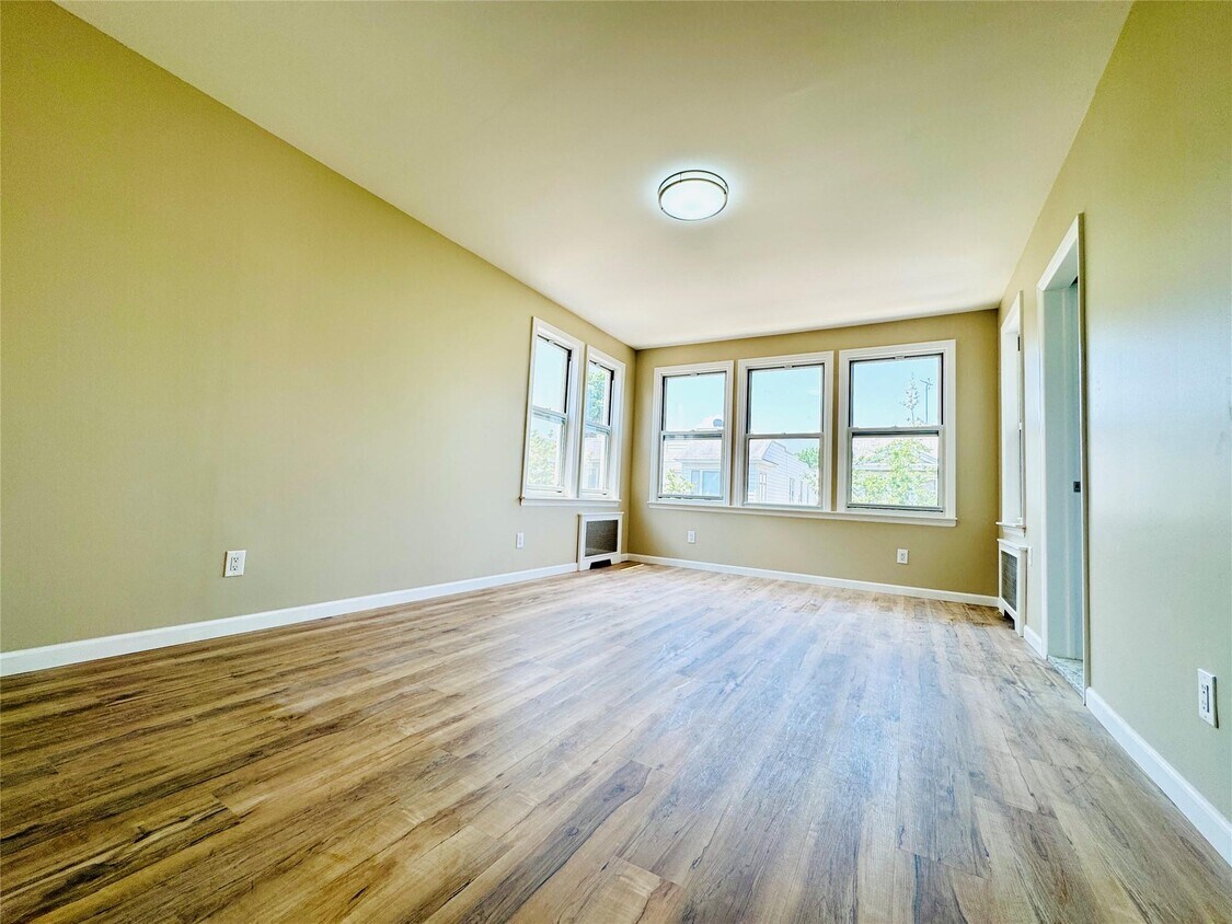 Foto principal - 78-29 84th St