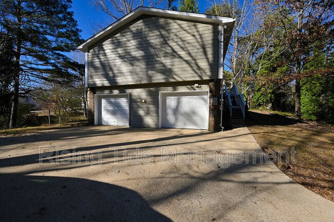 Building Photo - 436 10th Ct