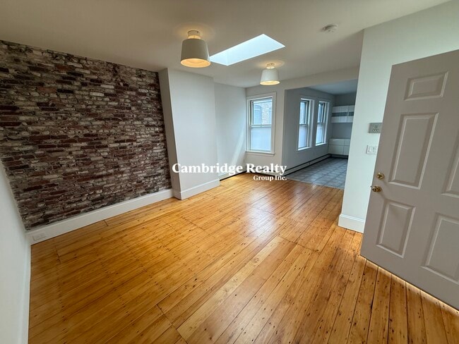 Building Photo - 1228 Cambridge St