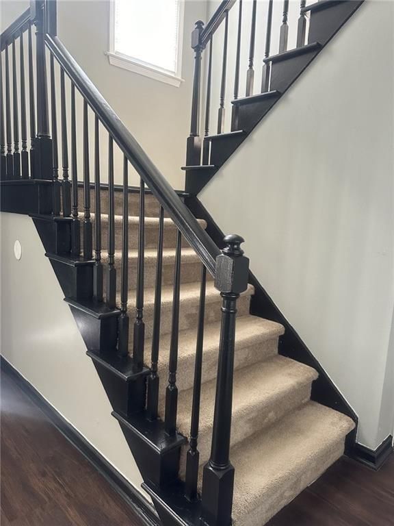 Foto del edificio - 505 Oxford Crest Ct NW