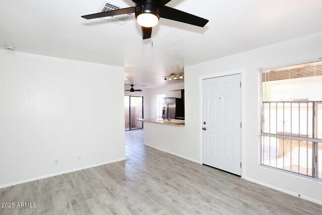 Foto del edificio - 93 N Cooper Rd