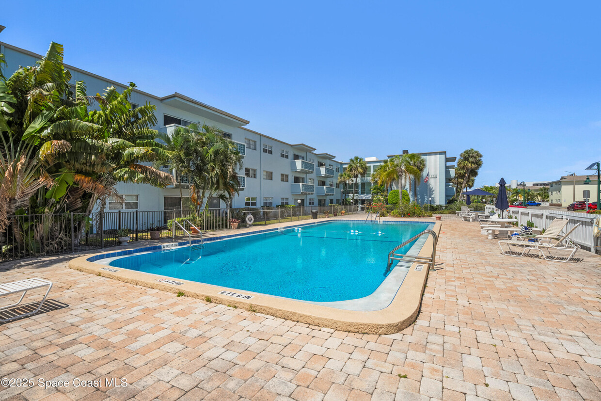 Foto principal - 223 Columbia Dr