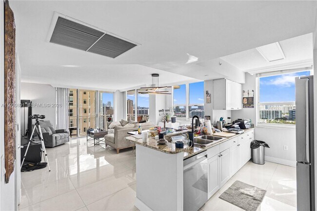 Foto del edificio - 19501 W Country Club Dr