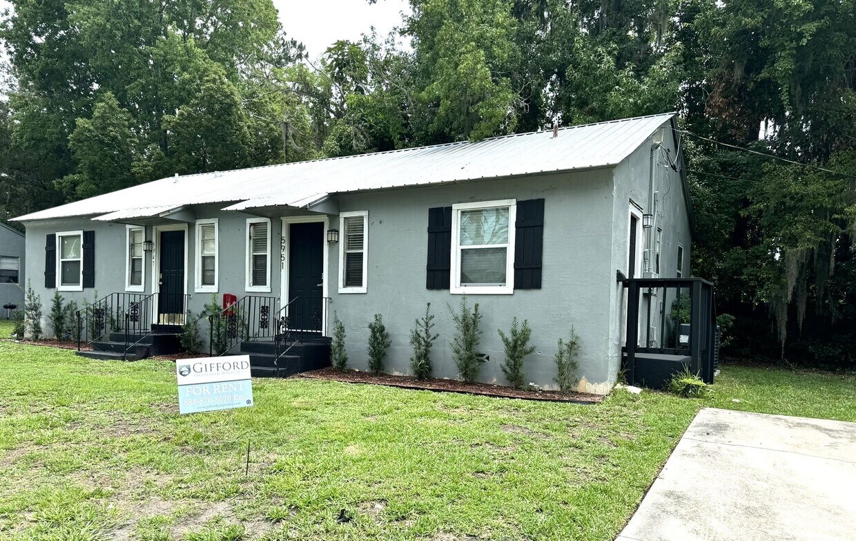 Primary Photo - Renovated 2 Bedroom Jacksonville Heights D...