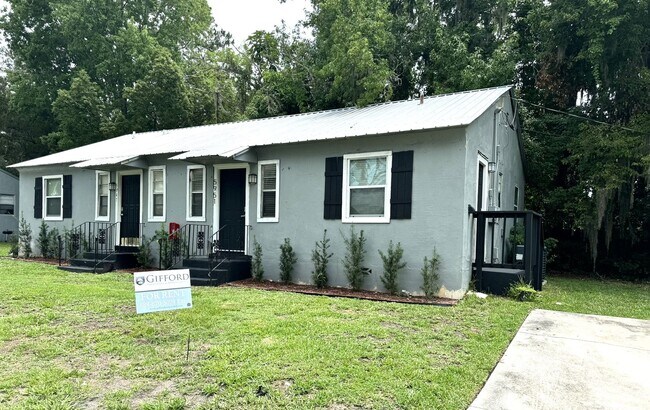 Foto del edificio - Renovated 2 Bedroom Jacksonville Heights Duplex Apartment