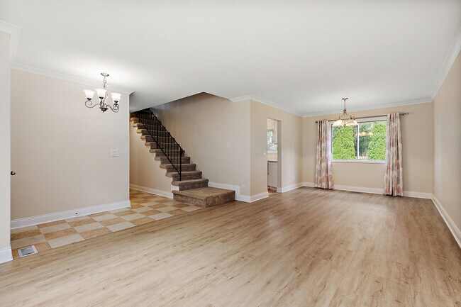 Foto del edificio - 320 Thistle Dr