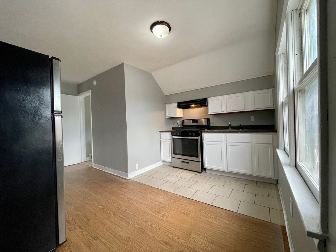 Foto principal - 98 Manitoba Ave W