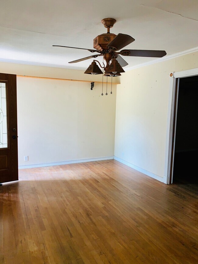 Foto del edificio - Charming 2-Bedroom Home with Large Backyard, Covered Patio & Workshop-Calallen Area